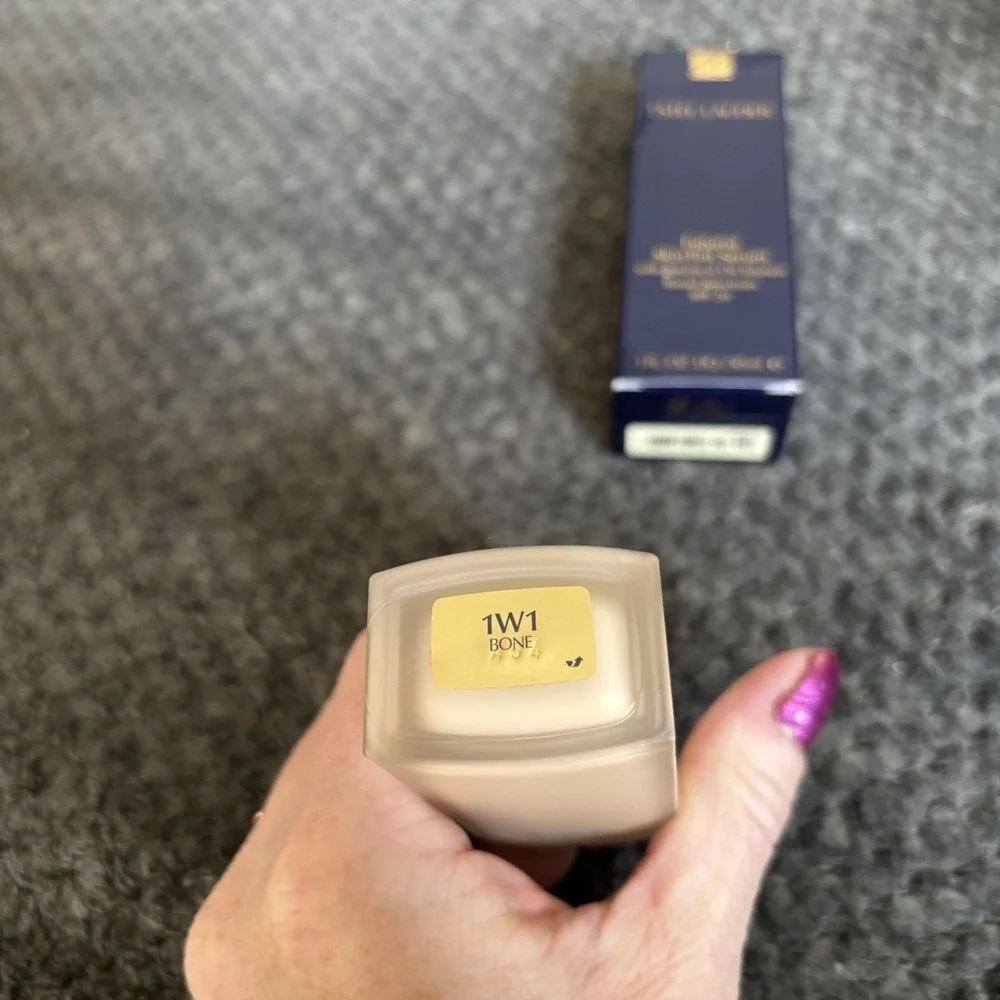 Estee Lauder‎ Futurist SkinTint Serum 1W1 Bone W/ Botanical Oil Infusion SPF 20